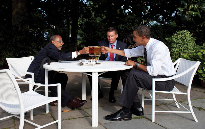 Harvard University scholar Henry Louis Gates Jr. and police officer James Crowley meeting Barack Obama at the white house