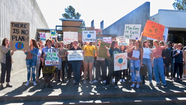 "Youth Climate Strike: North Bay" by Fabrice Florin is licensed under CC BY-SA 2.0